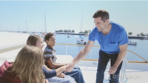 Cool: Aaron Rodgers surprises 4 kids who lost their military fathers