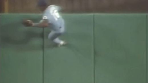 Bo Jackson scales the wall in Baltimore (Throwback Thursday)