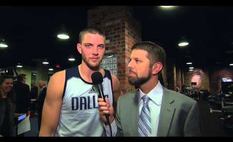 Jokes: Dirk Nowitzki interrupts Chandler Parsons’ interview