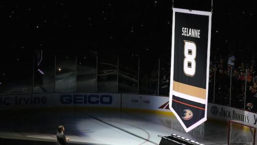 Ducks raise Selanne’s jersey up to the rafters