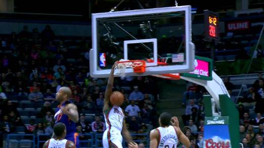 Brandon Knight finishes fast break with thunderous jam