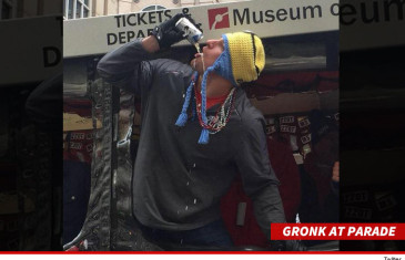 Rob Gronkowski gets lit and dances at Patriots Super Bowl parade