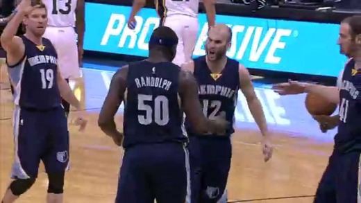 Grizzlies Zach Randolph banks in shot from half court!