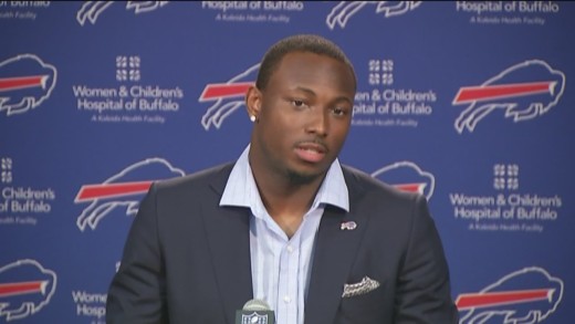 Buffalo Bills introduce new RB LeSean McCoy