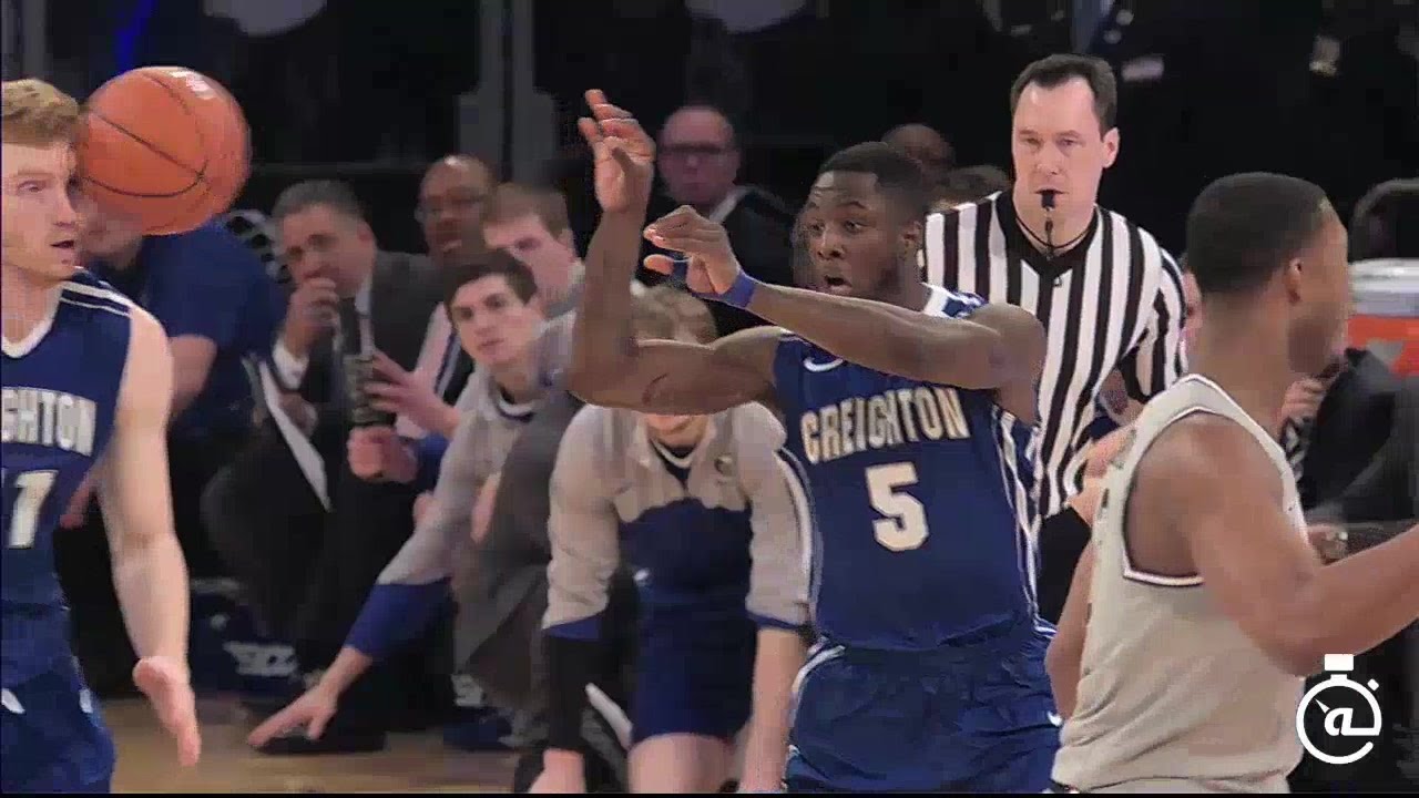 Creighton player nails teammate in face