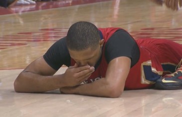 Eric Gordon breaks his tooth after taking a hard fall