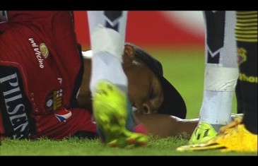 Maximo Banguera fake faint to avoid red card?