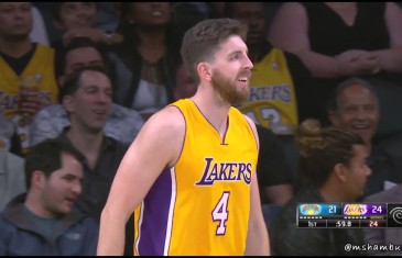 Ryan Kelly with an atrocious hook shot attempt