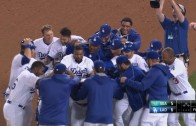 Alex Guerrero hits a walk-off single to give the Dodgers the extra-innings win