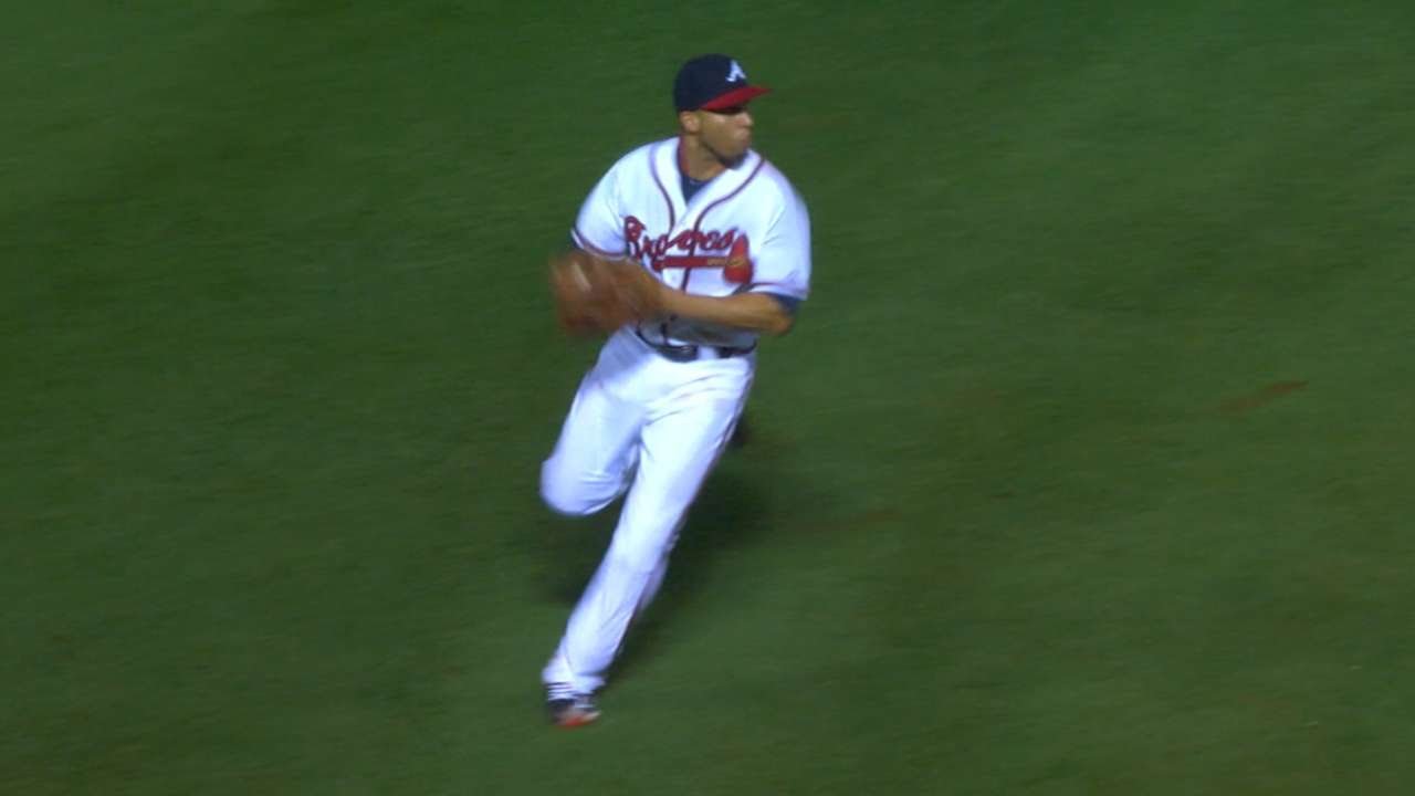 Andrelton Simmons makes incredible throw for the out