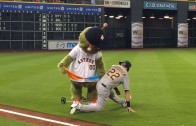 Astros mascot Orbit finds handkerchiefs on Josh Reddick