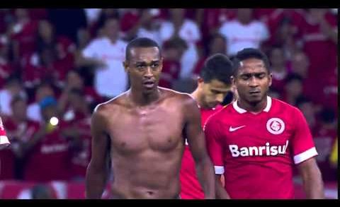 Brazillian soccer player flips the bird to his own fans & loses it