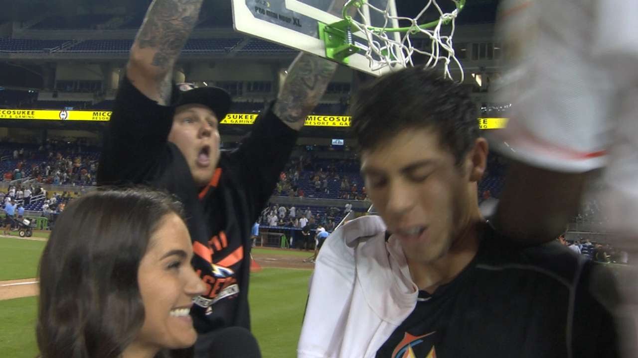 Dee Gordon dunks on Christian Yelich in post-game interview