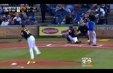 Fan hit in head by foul ball at PNC Park during Cubs vs. Pirates
