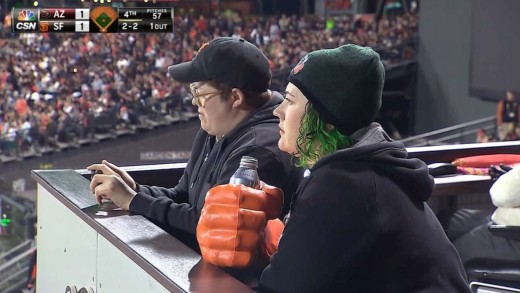 Giants’ fan drinks beer in hulk hand