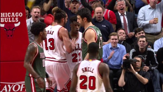 Jimmy Butler throws down the slam on Zaza Pachulia