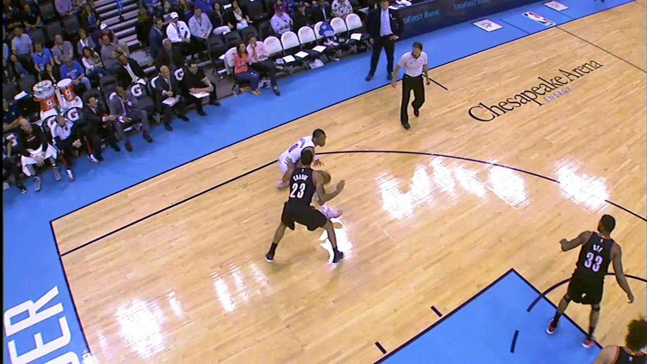 Russell Westbrook hits a Dirk jumper & pays homage