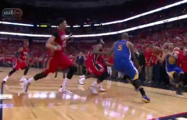 Steph Curry hits unbelievable 3-pointer to force OT