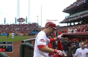 Todd Frazier belts three run homer to give the Reds the win