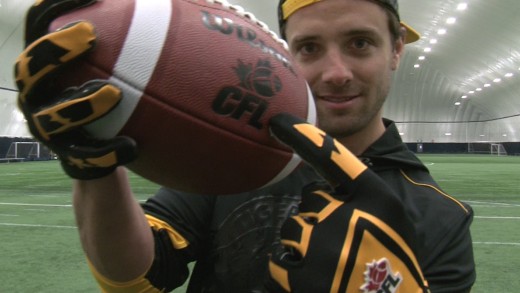 CFL receiver Andy Fantuz breaks one hand catch world record