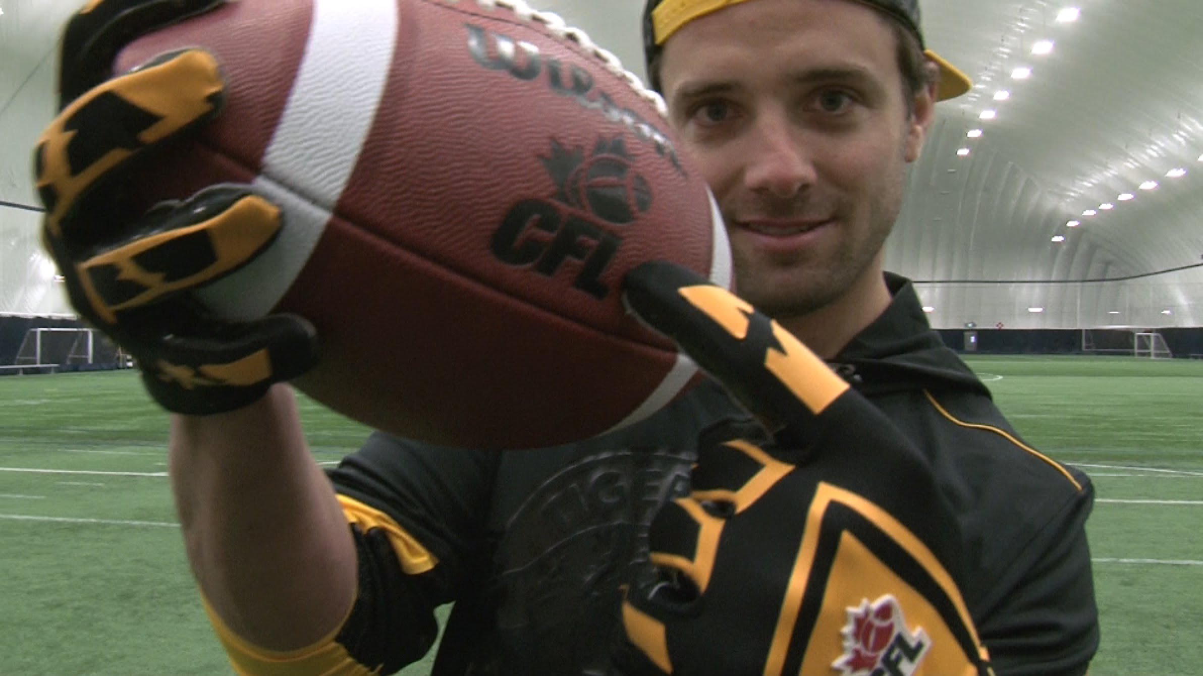 CFL receiver Andy Fantuz breaks one hand catch world record