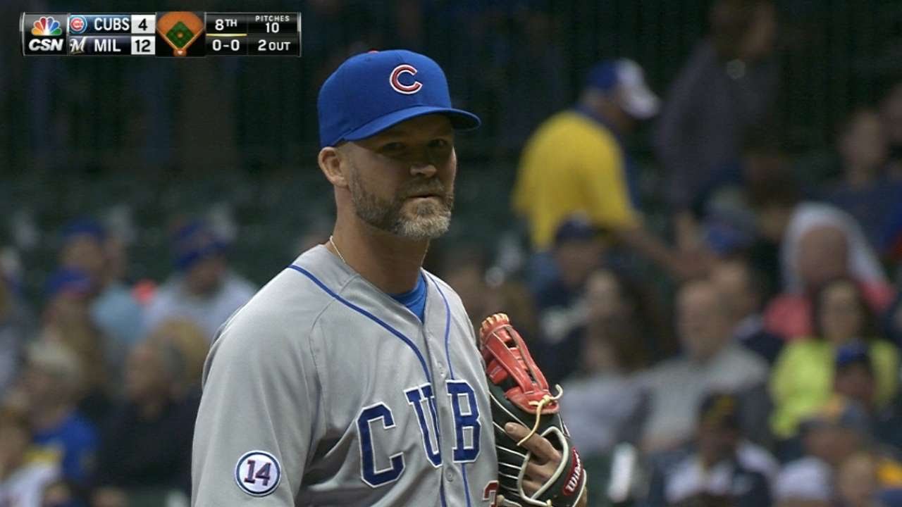 Cubs backup catcher David Ross tosses 1-2-3 inning