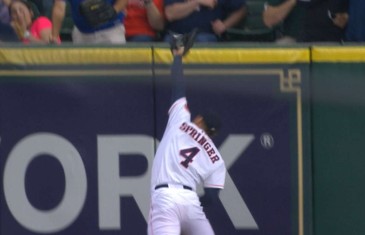 George Springer makes fantastic catch & slams into the wall