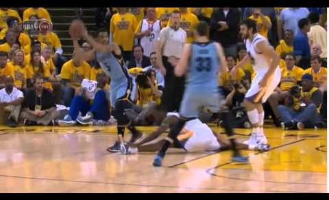 Harrison Barnes does the splits after Courtney Lee spin move