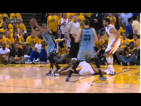 Harrison Barnes does the splits after Courtney Lee spin move