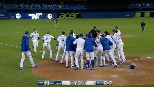 Josh Donaldson crushes a walk-off homer in 9th