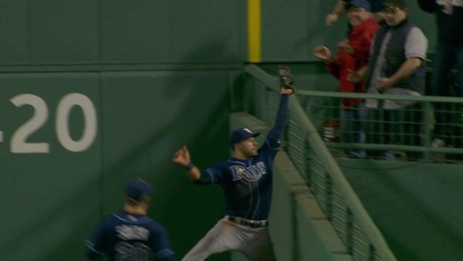 Kevin Kiermaier robs David Ortiz of extra bases