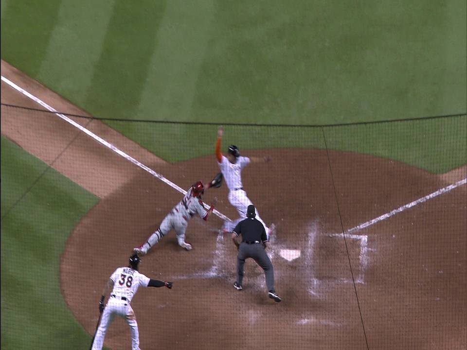 Marcell Ozuna crushes walk-off double to left-center