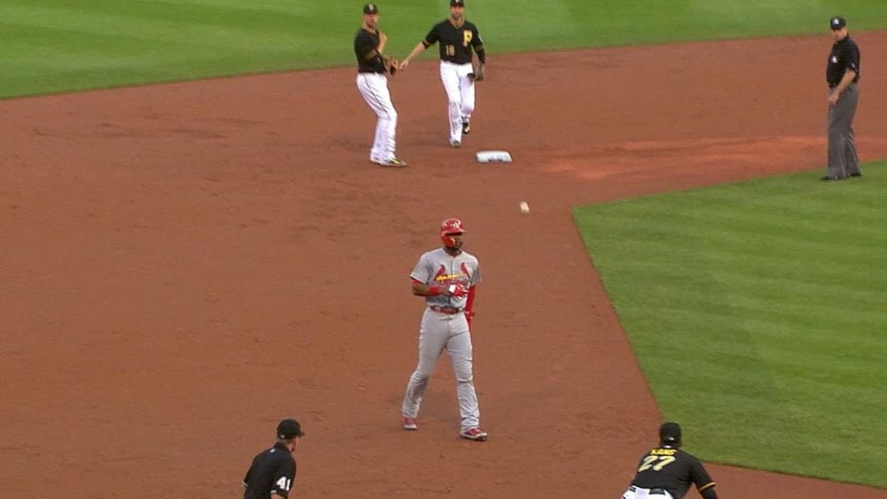 Neil Walker starts the 4-5-4 triple play in the 2nd