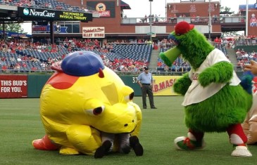 Phillie Phanatic & his boys attack D-Backs impersonator