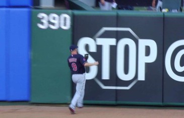 Indians outfield Ryan Raburn crashes into ‘Stop’ sign wall