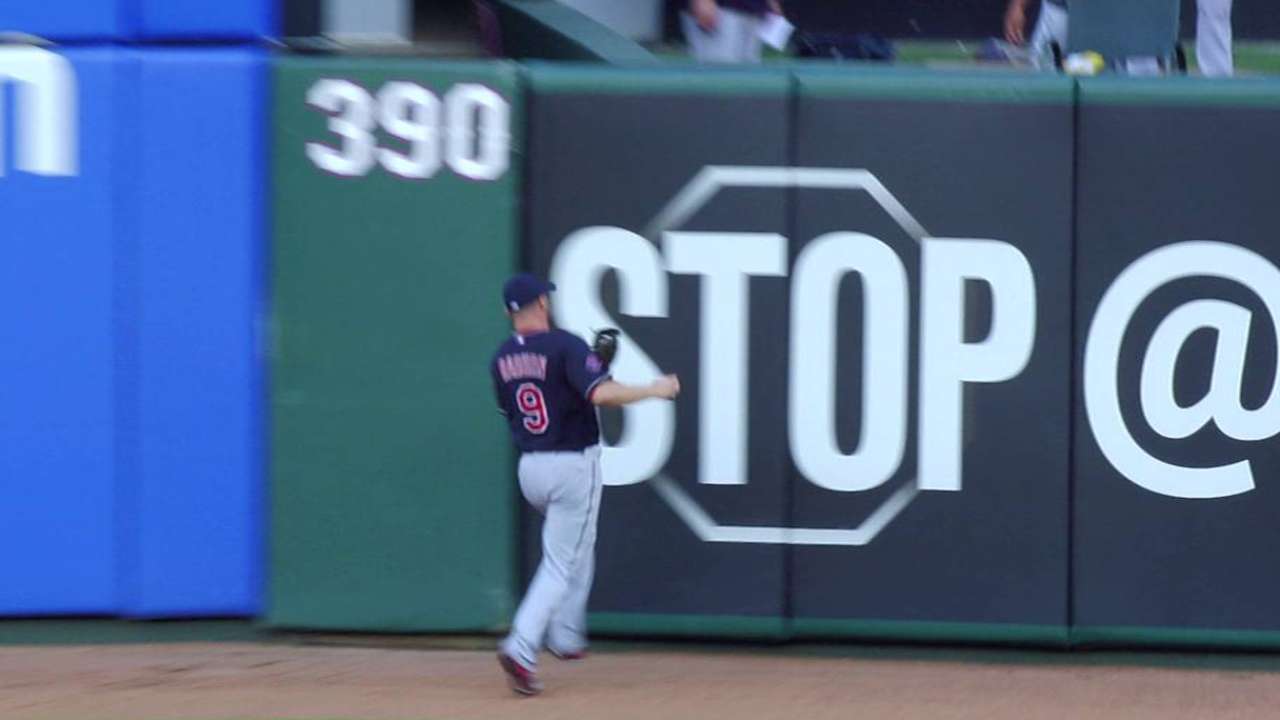 Indians outfield Ryan Raburn crashes into 'Stop' sign wall