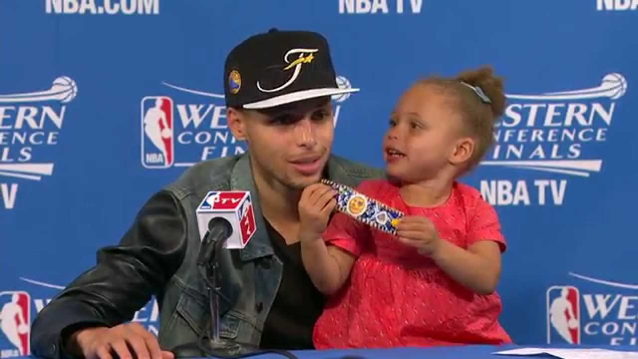 Stephen Curry brings out his daughter Riley for encore