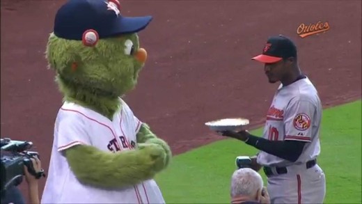 Adam Jones pies Astros’ mascot Orbit