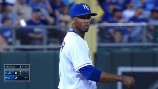 Alcides Escobar robs Bourn with great barehanded play