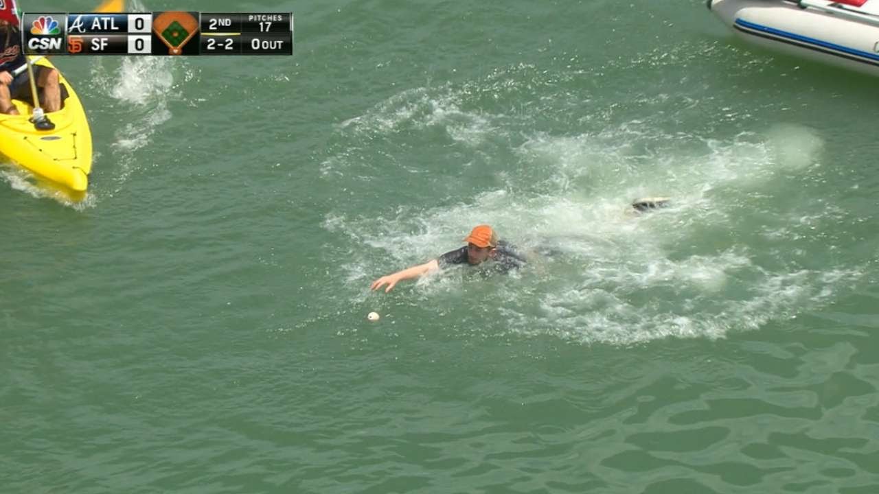 Giants fan swims to retrieve Brandon Belt's long foul ball