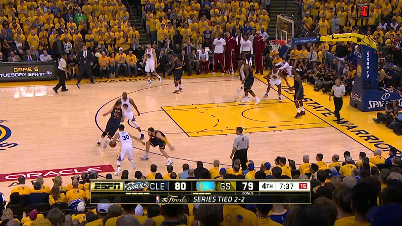 LeBron James & Steph Curry trade epic 3-pointers