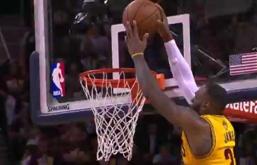 LeBron James throws down the monstrous alley-oop from Dellavedova
