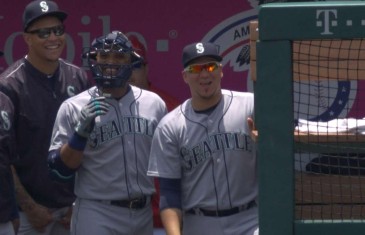 Robinson Cano jokingly wears catcher’s mask in the dugout