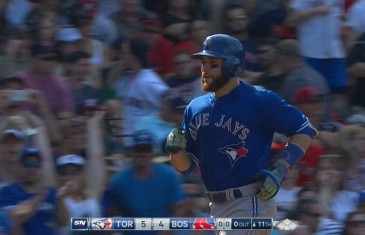 Russell Martin blasts a solo homer in the 11th to give Jays 10th win in a row