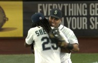 Seattle Seahawks CB Richard Sherman signs autographs & throws first pitch