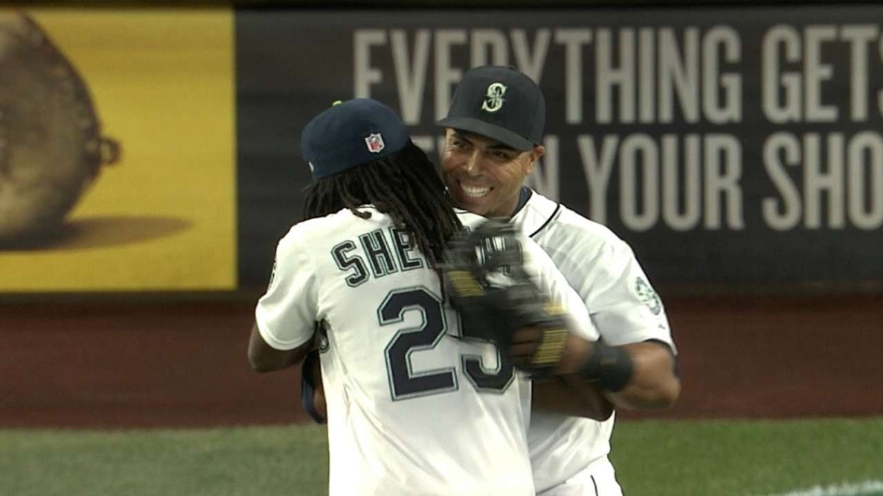 Seattle Seahawks CB Richard Sherman signs autographs & throws first pitch