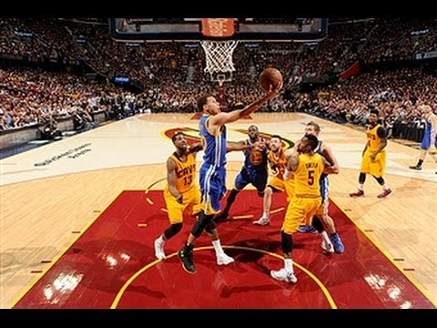 Steph Curry drains shot after shot in the 4th quarter