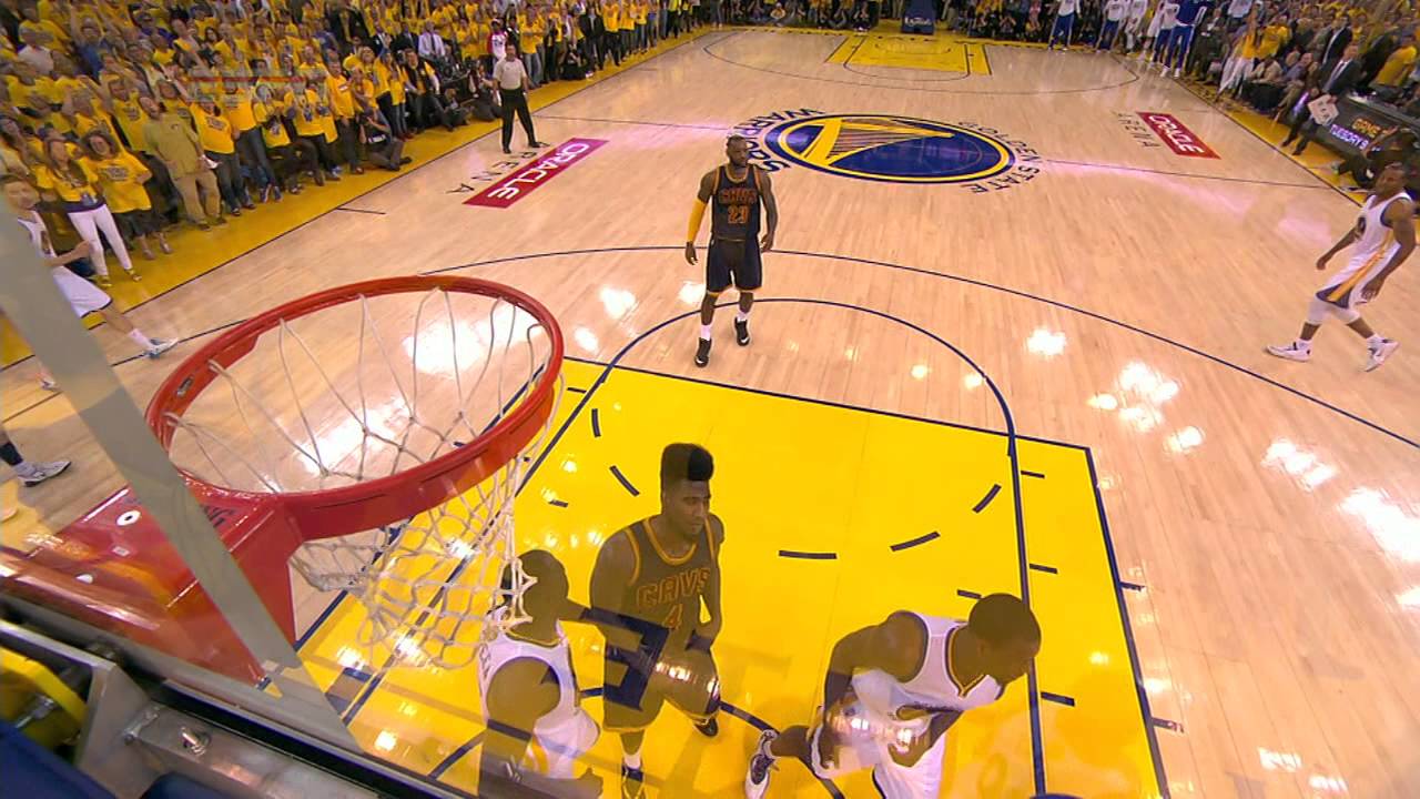 Steph Curry forces OT with the layup