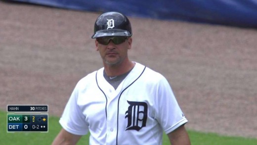 Still has it: 1st base coach Omar Vizquel snags foul ball