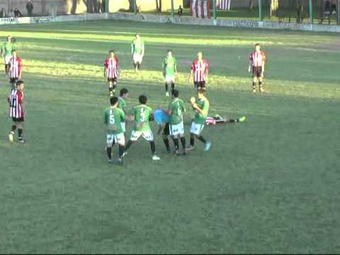 Wow: Argentine soccer player KO's referee with a left hook